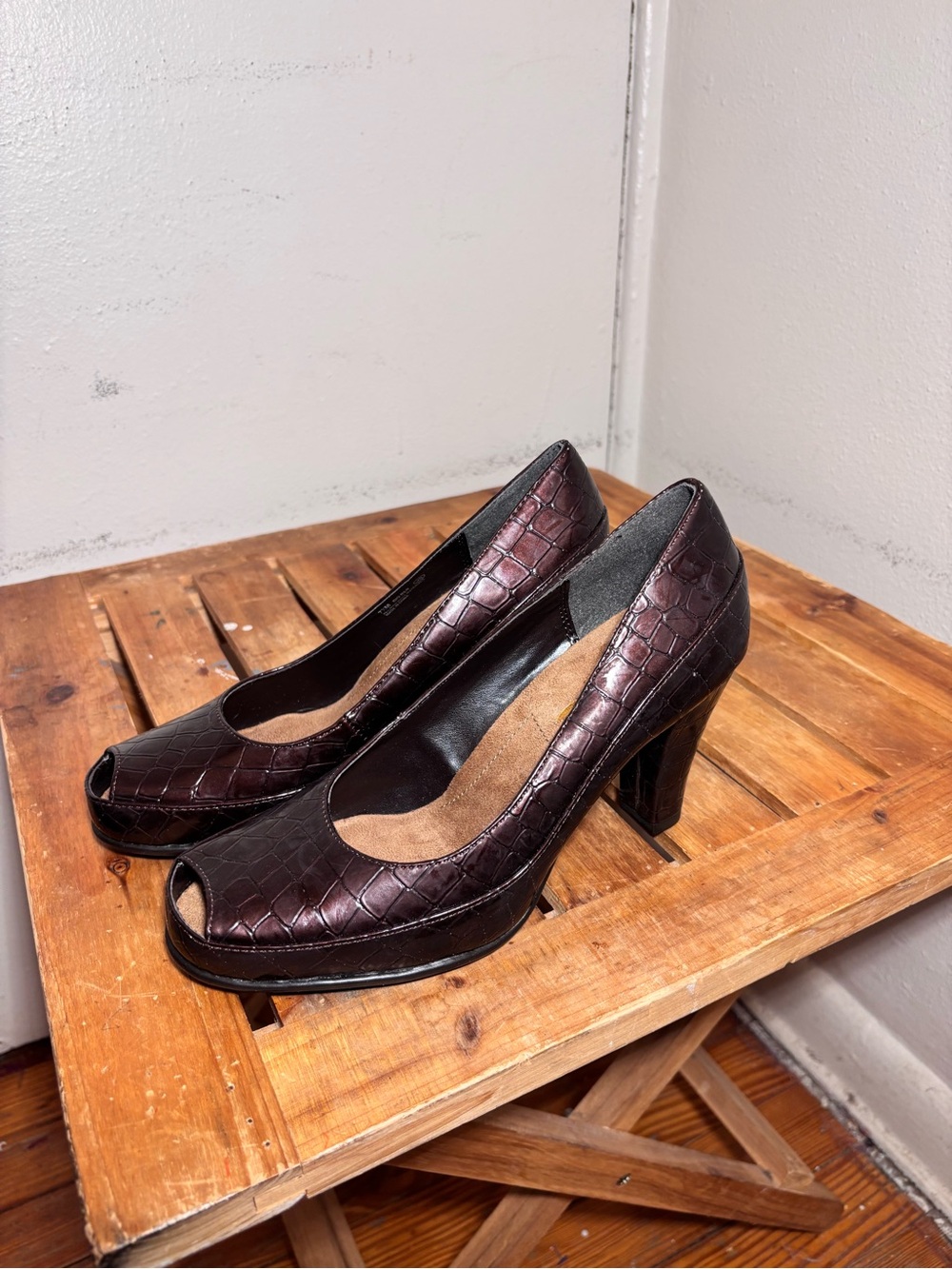 A2 Aerosoles Big Ben Open Toe Pumps New
